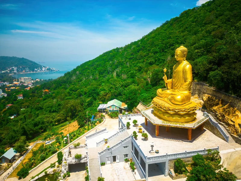 Tượng Phật dát vàng